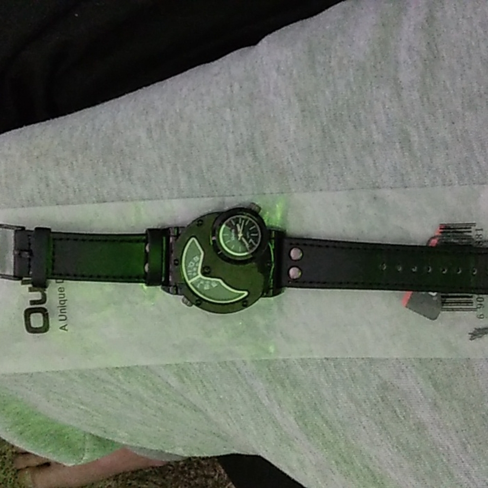 Oulm designer watch black leather
